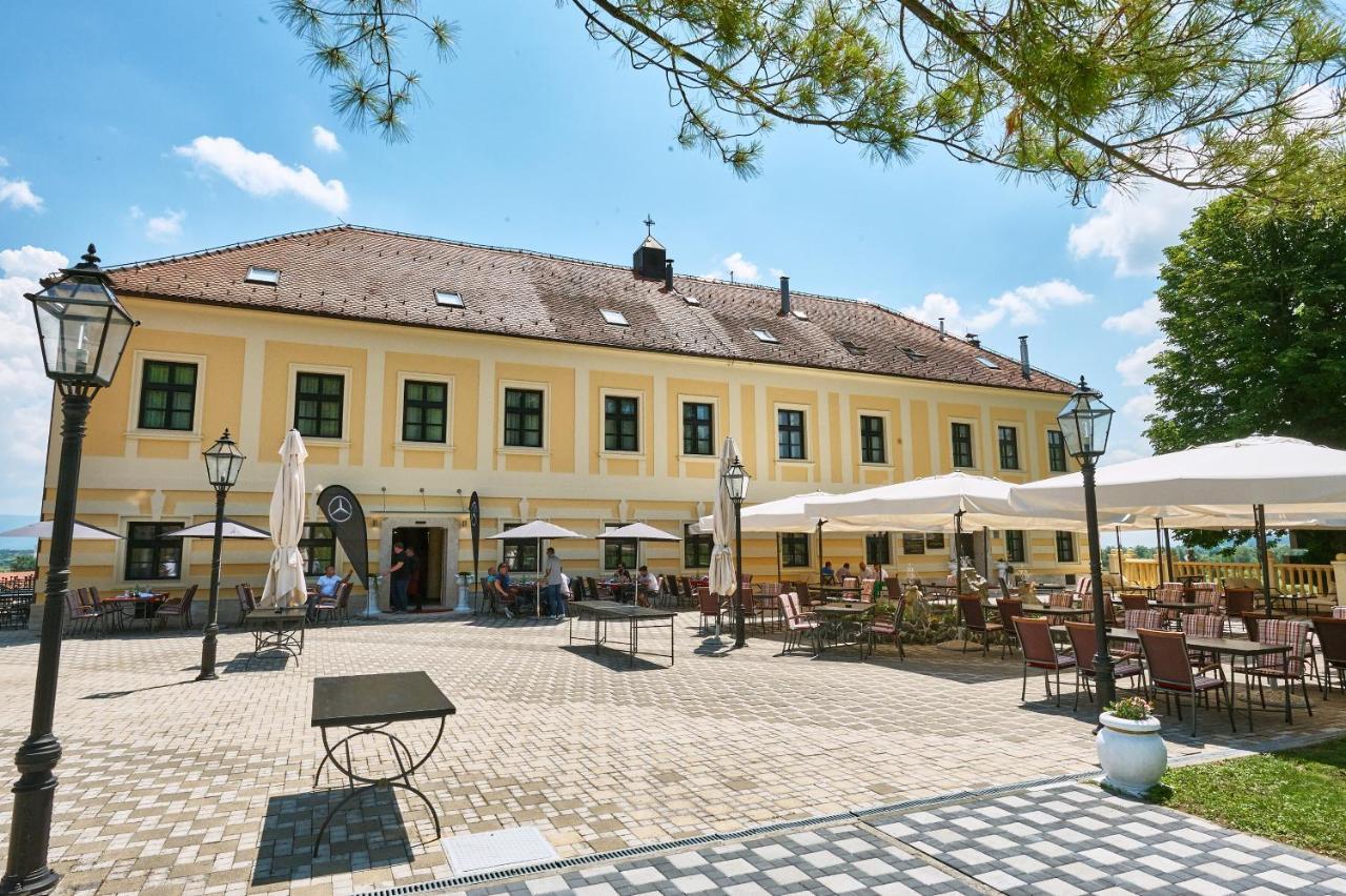 Hotel & Restoran Dvorac Gjalski ซาบอค ภายนอก รูปภาพ