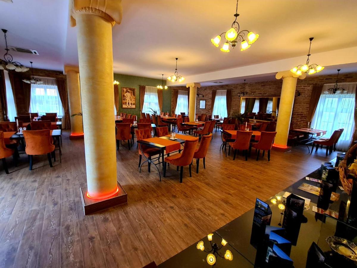 Hotel & Restoran Dvorac Gjalski ซาบอค ภายนอก รูปภาพ