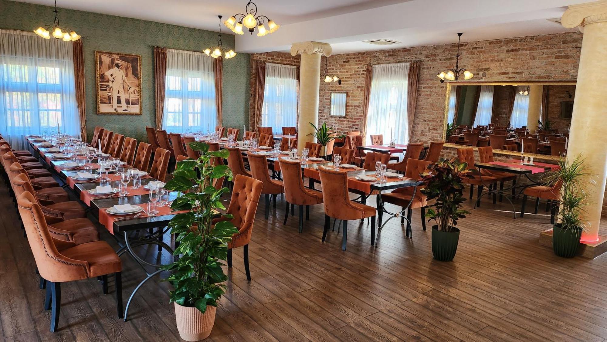 Hotel & Restoran Dvorac Gjalski ซาบอค ภายนอก รูปภาพ